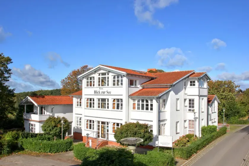 Apartment with a view of the sea, access to the pool and sauna - Haus Blick zur See FeWo 03 - - Image 1