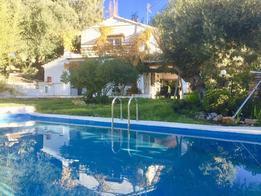 Villa mit privatem Pool Unter Hügeln und Olivenhainen - Image 1