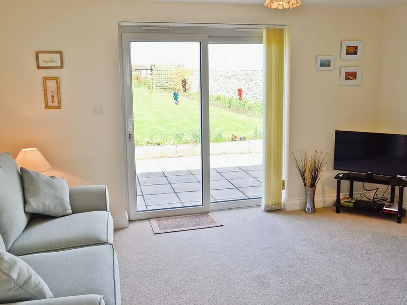 1 bedroom accommodation in Portland - Image 1