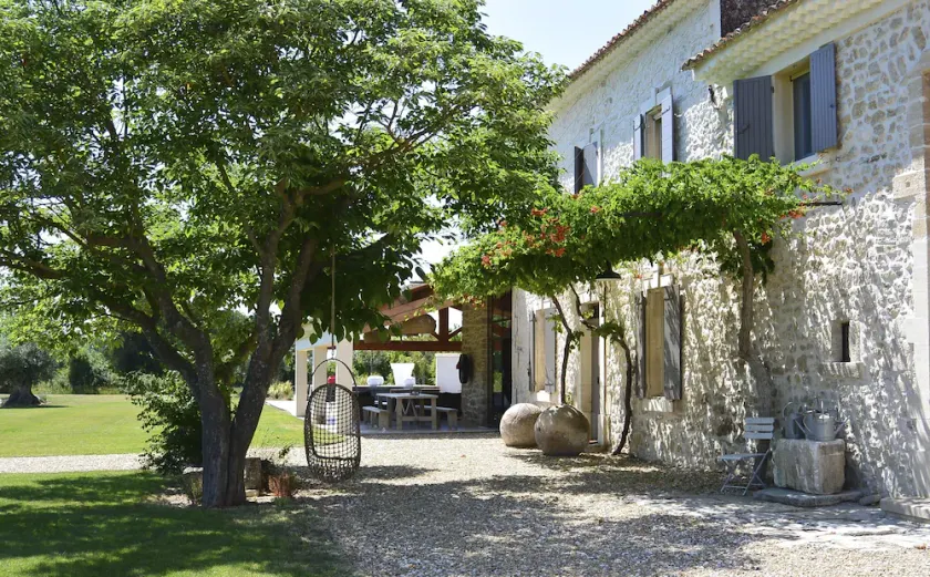 Great charming holiday home on 6 ha in Isle sur la Sorgue. - Image 1