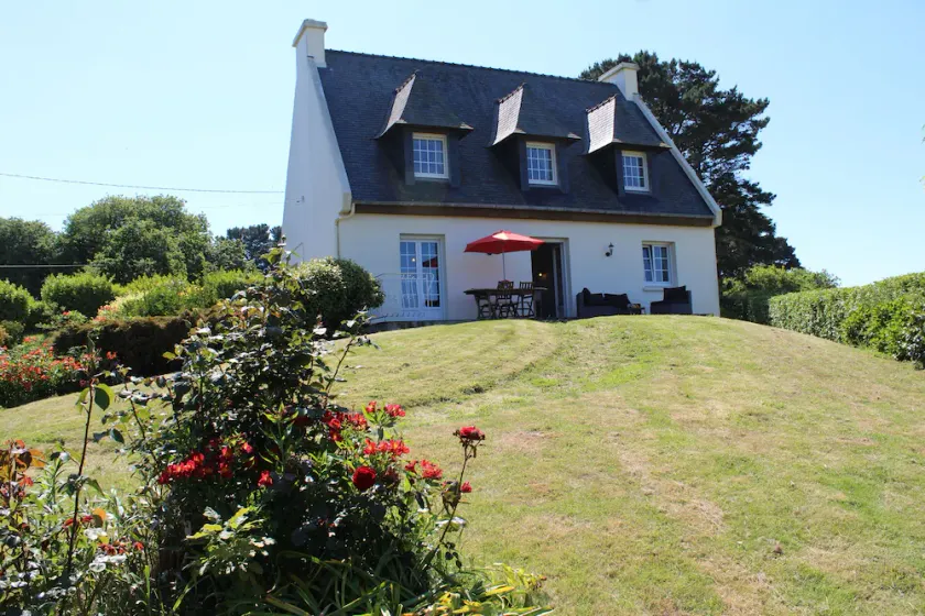 Betagende havudsigt! Dejligt roligt sommerhus med en stor have ved havet - Image 1