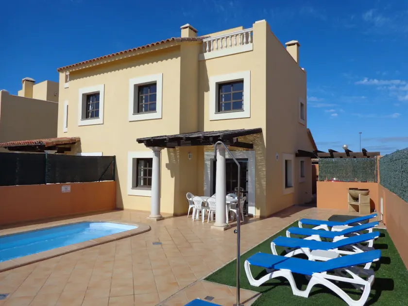 Spacious Family Villa, Private Heated Swimming Pool & Superfast Fibre Internet - Image 1