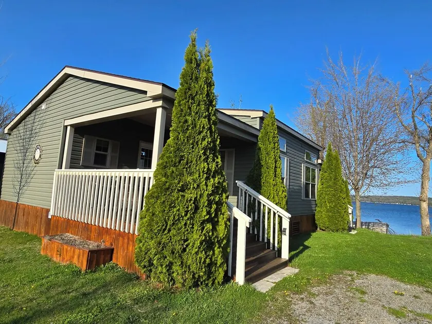Lake Front Dream Cottage Resort!!! W-5 Star Golf Course!! - Image 1