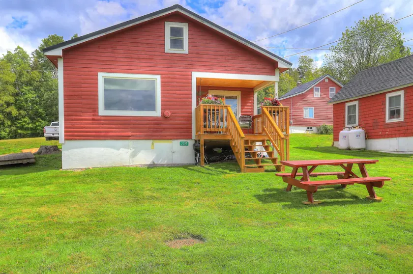 🐾Digby's Overlook - Small cabin just minutes from downtown Rangeley, dog friendly - Image 1