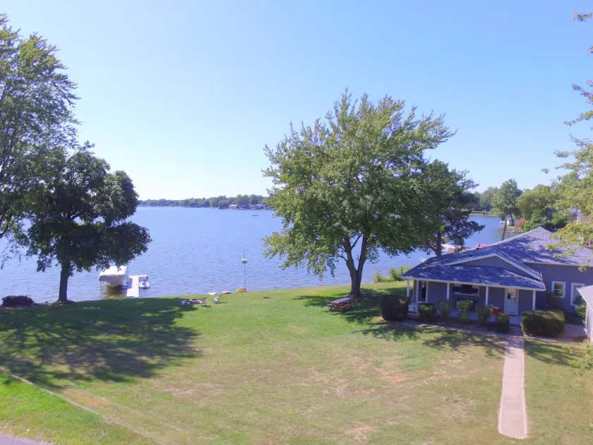 Cozy Lakefront Getaway - Image 1