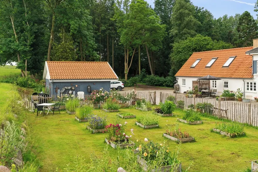 Rural charm and beautiful landscape - Image 1