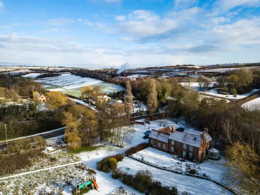 Beautiful Rambling Cottage for 14 in Nottinghamshire - Image 1