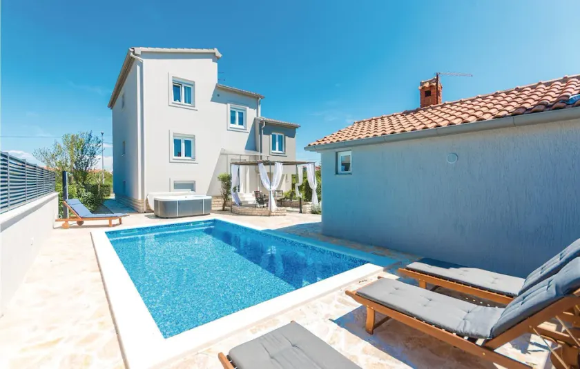 Beautiful home in Zadar - Image 1