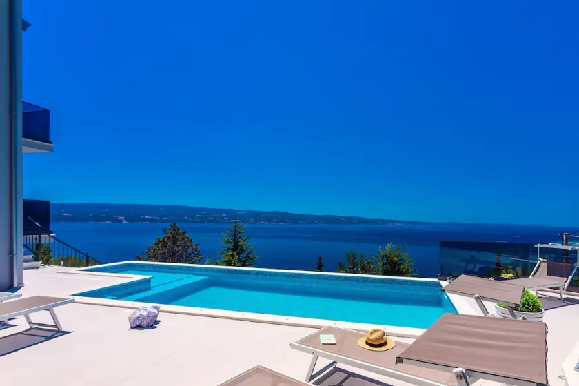 NOUVEAU Villa Belvedere avec piscine chauffée, billard, salle de jeux, vue sur la mer, 10 pax - Image 1