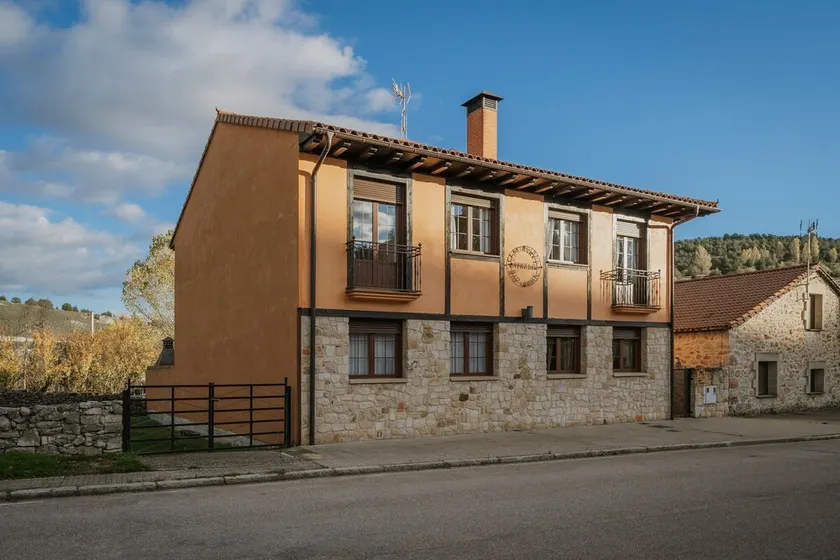 Country House 'Entrada Rio Lobos 2' with Mountain Views and Wi-Fi - Image 1