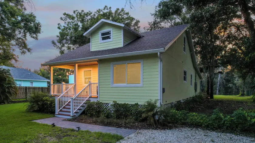 NEW LAKE HOUSE Just remodeled  All newly furnished with comfort in mind. - Image 1