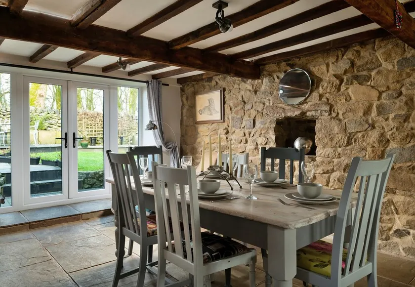Cozy Cottage in the Heart of Buxton, No Deposit - Image 1