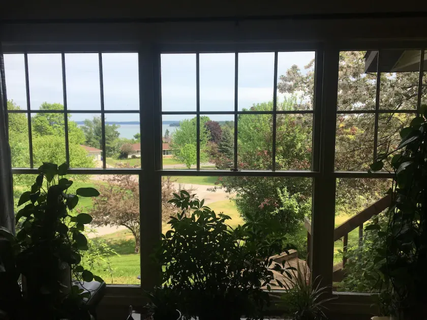 Spacieux, à quelques minutes de Traverse City dans un cadre champêtre. 2700 sq. - Image 1