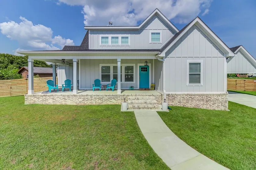 Bright beach house steps from the sand & memories - Image 1
