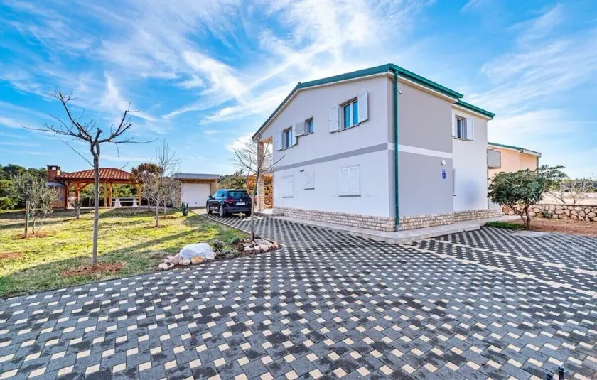 Apartments Ivan, (14609), Ražanac, hr - Image 1