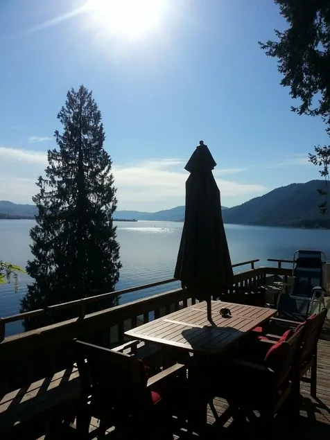 Fantastisk udsigt over Lake Chelan! Unikt \"Treehouse\" kabine med 2 soveværelser og 1 bad - Image 1