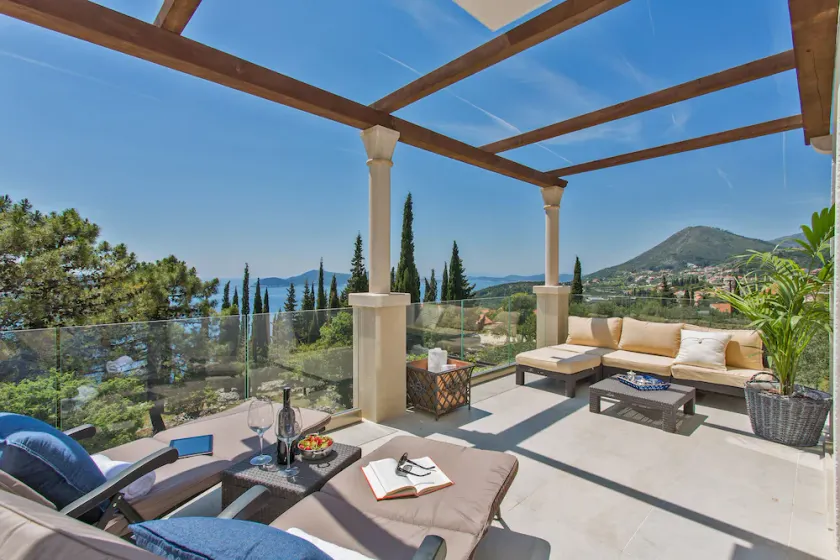 Luxury Villa Dolce Vita with Pool - Image 1