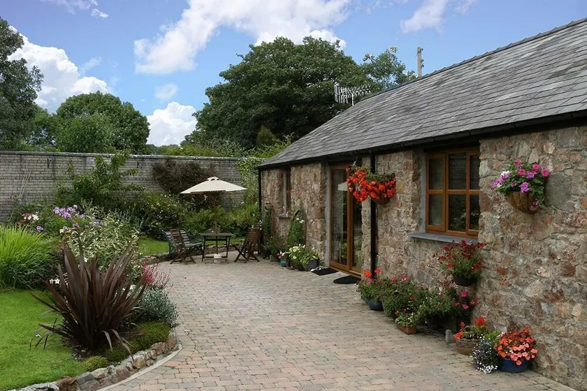 Coach House Faner - Image 1