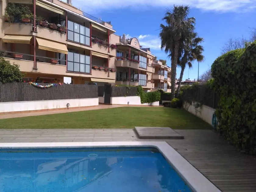 PENTHOUSE AVEC TERRASSES, PISCINE COMMUNAUTAIRE ET PARKING - Image 1