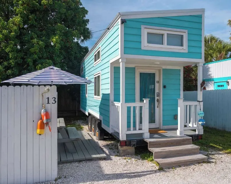 Tiny Aqua Oasis - Tiny House qui peut accueillir 6 confortablement WiFi gratuit - Image 1