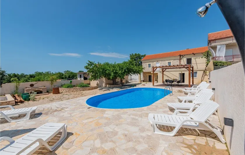 4 Bedroom Gorgeous Home - Image 1