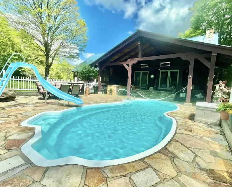 Private Adirondack Getaway. Close to hiking trails, fishing, public beach. - Image 1