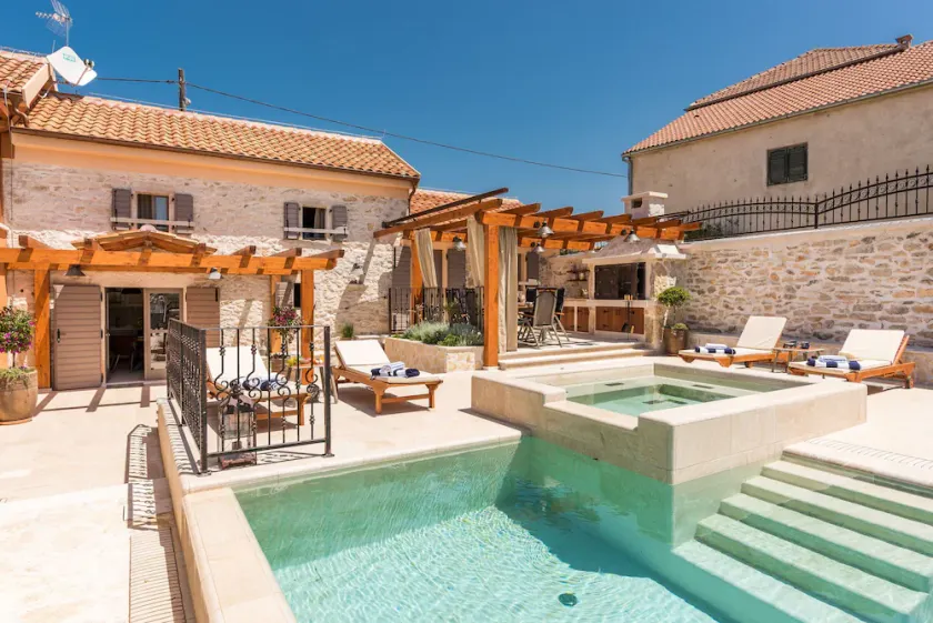 Villa Stone - Image 1