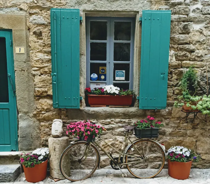 Typical stone house, in a small cobbled street, behind the chateau of Cesseras.. - Image 1