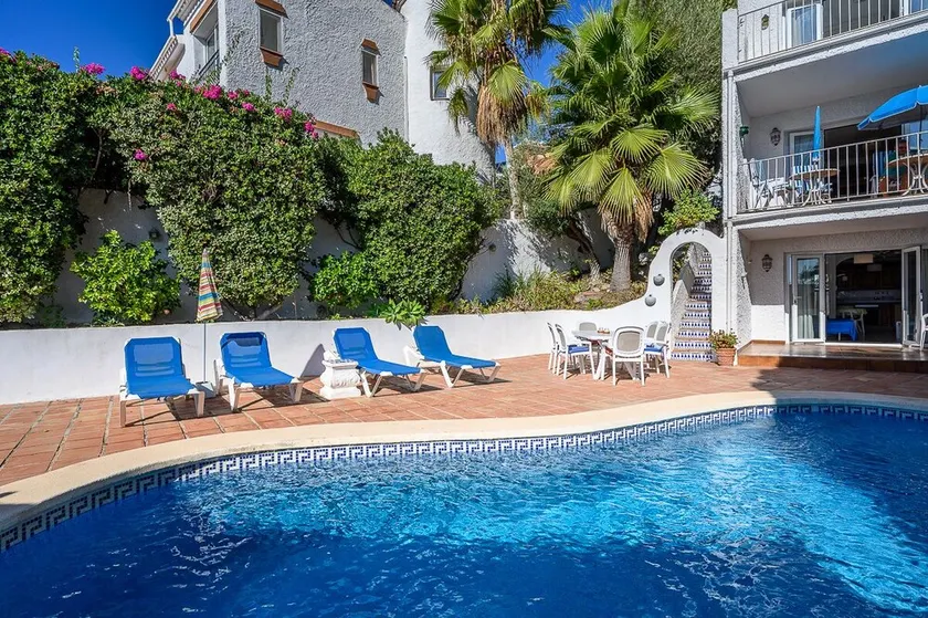 Villa apartment with private pool and garden - Image 1
