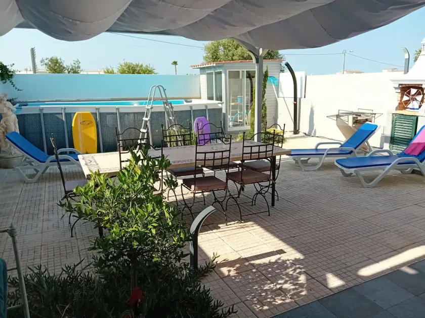 Lovely, spacious townhouse with private garden/pool near Algarve beaches. - Image 1
