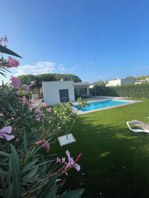 Magnifique Villa moderne à moins de 5min à pieds de la plage! - Image 1