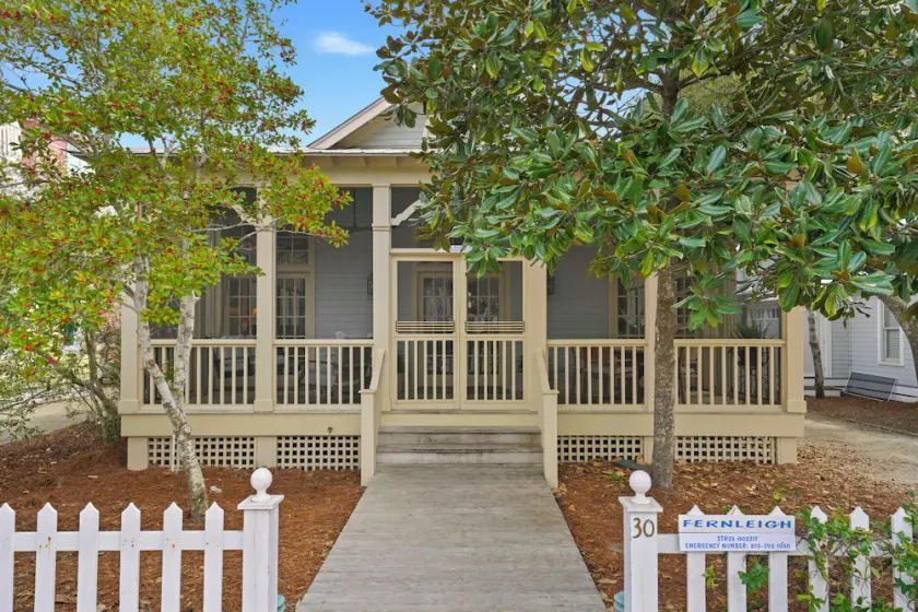 3 Houses to Beach Access in Seaside, FL. + 2 Adult Bikes! - Image 1