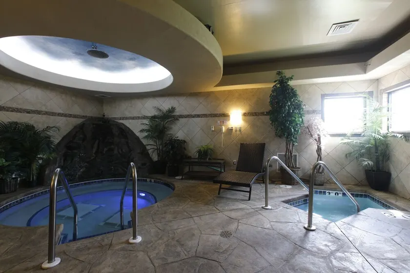 Le luxueux StaySpa Resort sur le lac de Castle Rock - Hot Tubs, Steam Suite & Wifi - Image 1