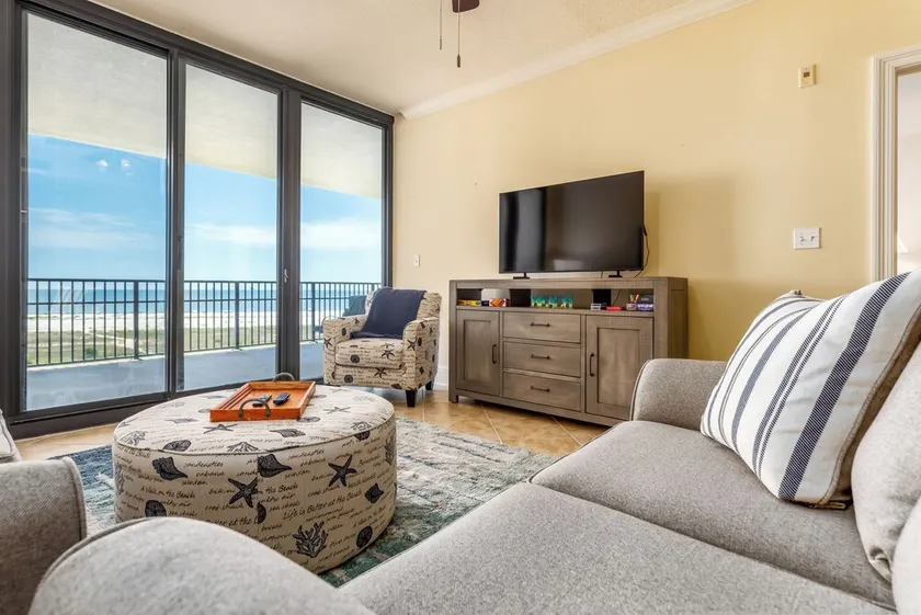 Wave Watcher: 3/2 Condo with stunning Gulf views at your beachside haven - Image 1