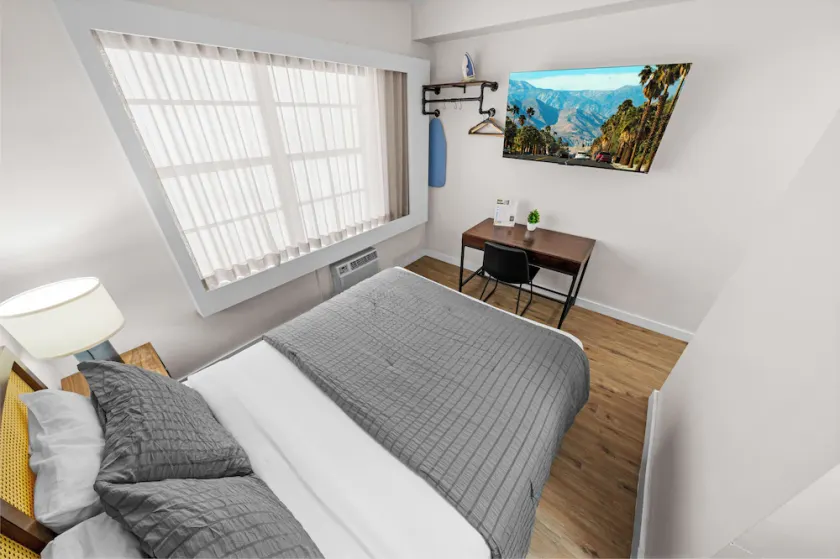 Accessible Queen Room: Stay with Perks Near Beach with Free Amenities - Image 1