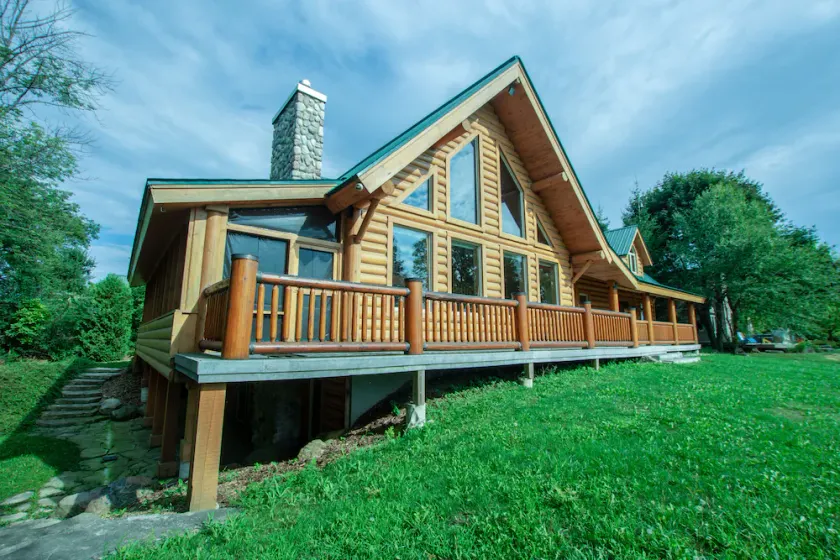 Luxury Lakefront Property w/ private beach - Image 1