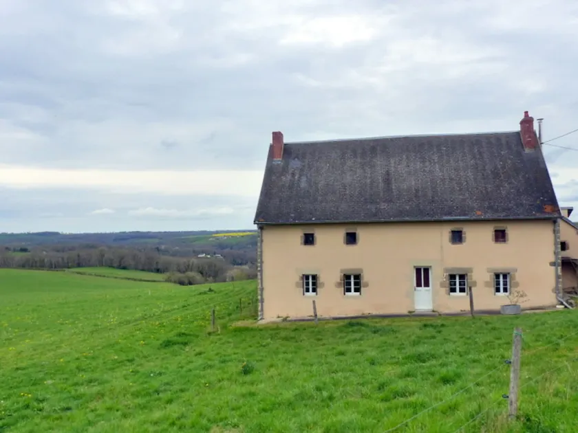 Peaceful farmhouse with valley view and terrace - Image 1
