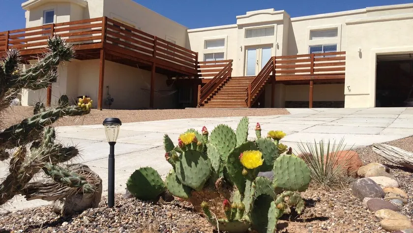 Enjoy stunning Lake Powell views from your deck—relax, unwind, and explore! - Image 1