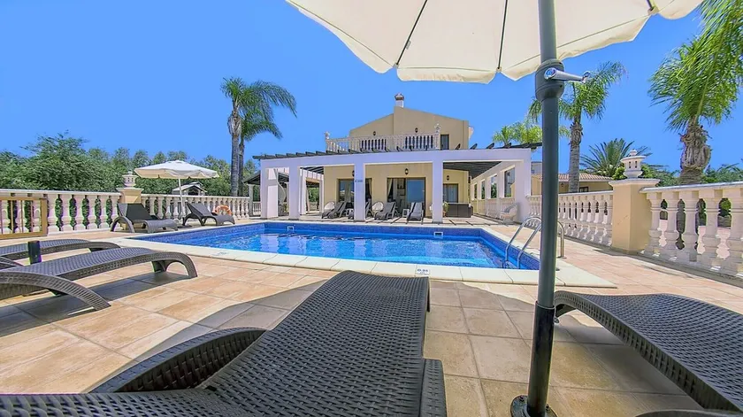 Fab Villa in Coral Bay, short distance to Beach and Amenities, Villas for GROUPS - Image 1