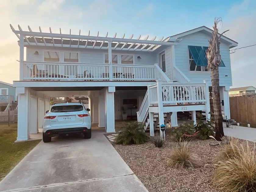 • Beach House • Bay Views • Perfect for your Family •Awesome location - Image 1