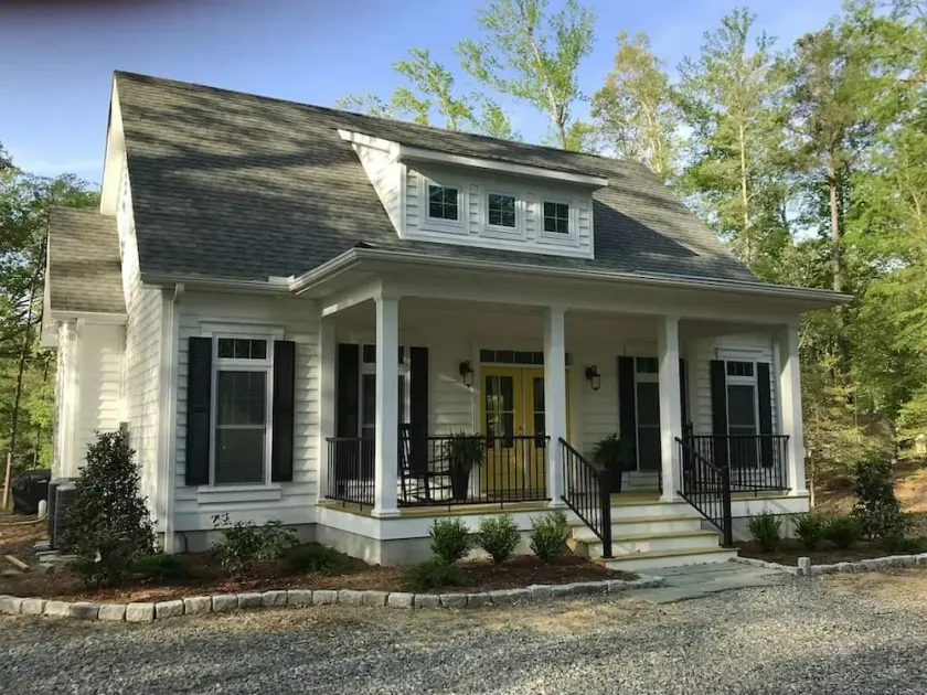 WATERFRONT COTTAGE, Only 5 years old, Located on Beautiful Taylor Creek - Image 1