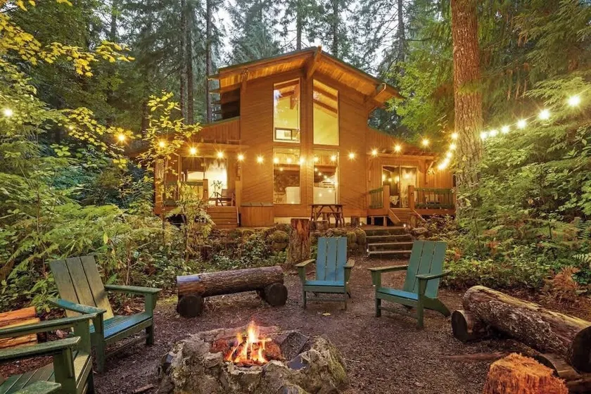 ZigZag Basecamp · Cozy Cabin Perfect for Nature Escapes w/ Hot Tub - Image 1