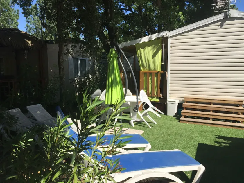 Mobil home avec jacuzzi et terrasse - Image 1