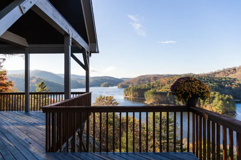 10-min. drive to Cashiers. Scenic lake and mountain range vistas. - Image 1