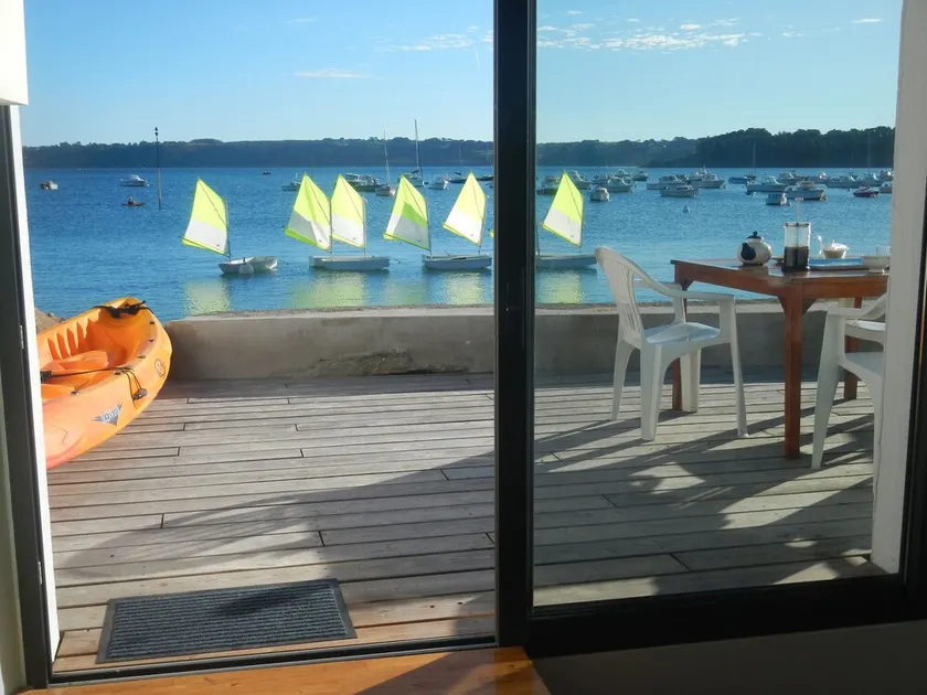 Fiskerhus direkte adgang til strandterrassen ved vandet - Image 1