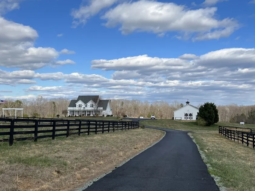 Escape to Nature: Exquisite Retreat Perfect for Gatherings near Charlottesville - Image 1