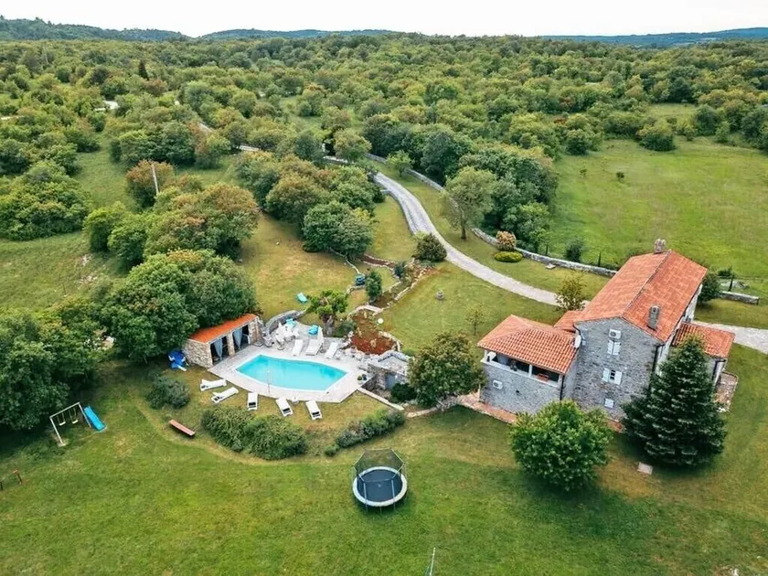Authentic Istrian property with private pool in Groznjan - Image 1