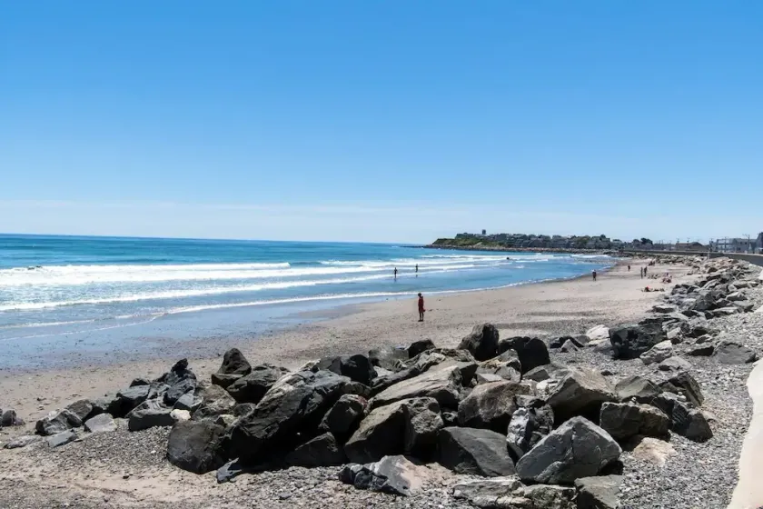Beachfront Getaway-06 - Image 1