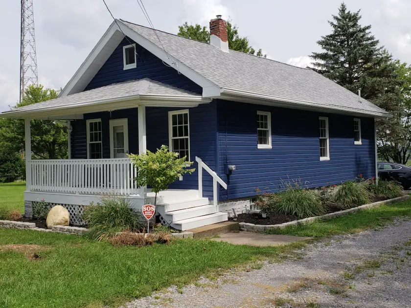 Cozy, Farmview Bungalow, with Central Location! - Image 1
