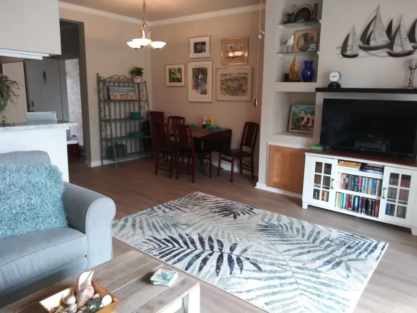Lakeside condo on Clear Lake with marina. - Image 1